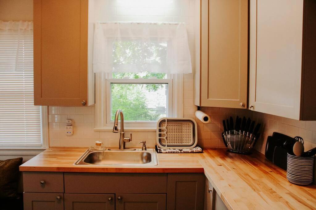 Cozy House Near Lake Erie, 10 Minutes To Downtown. Cleveland Exteriör bild
